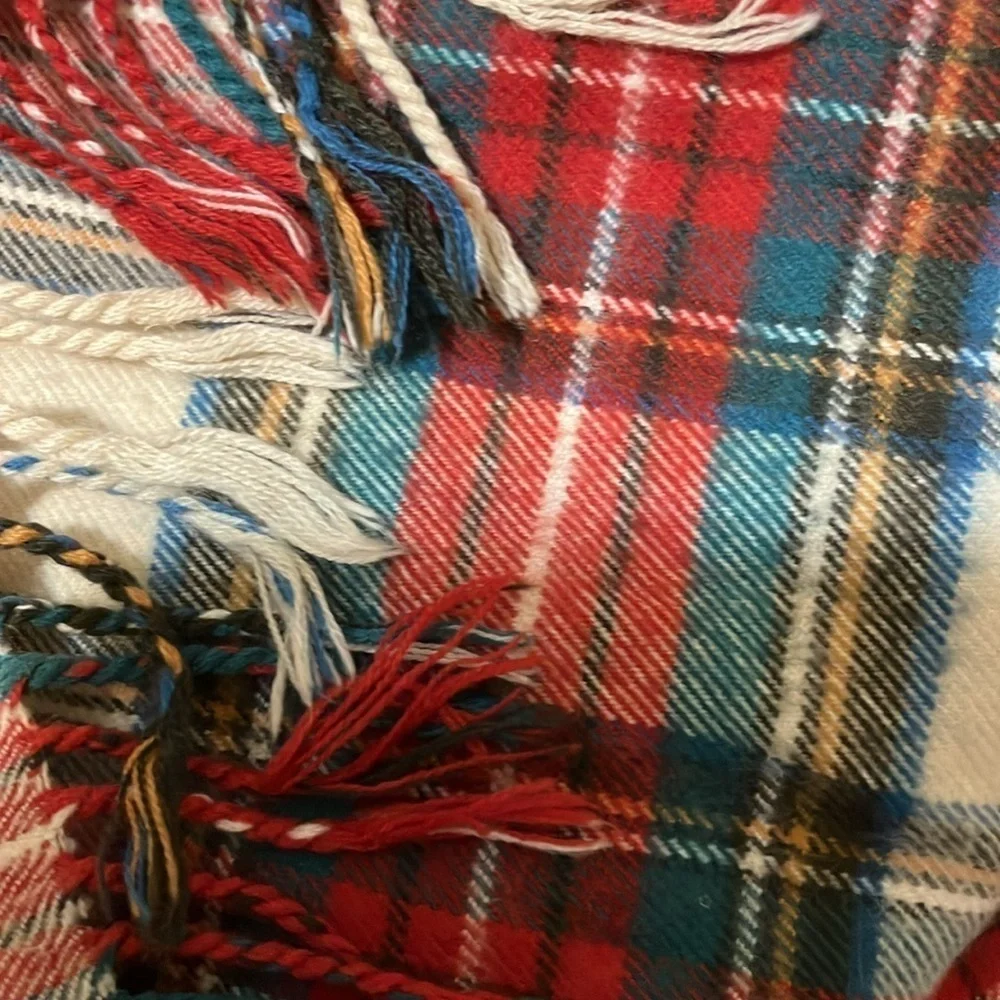 Cashmere plaid handwoven tartan scarf from Scotland  62 x 12 with 3” fringe